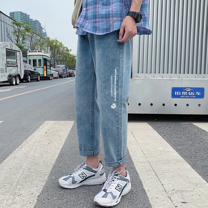 men's light colored jeans outfit