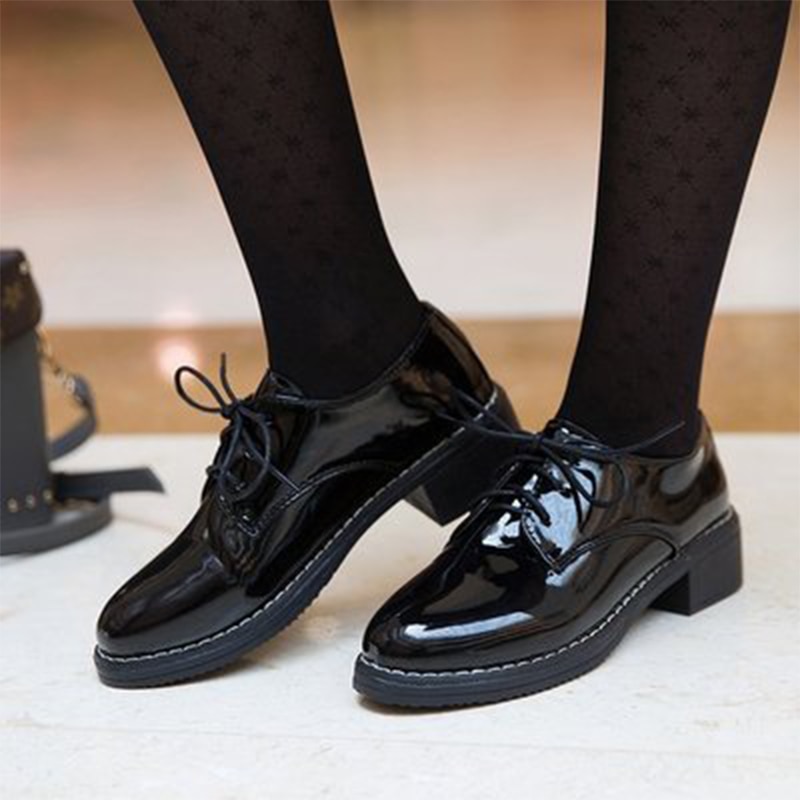 women's lace up oxfords