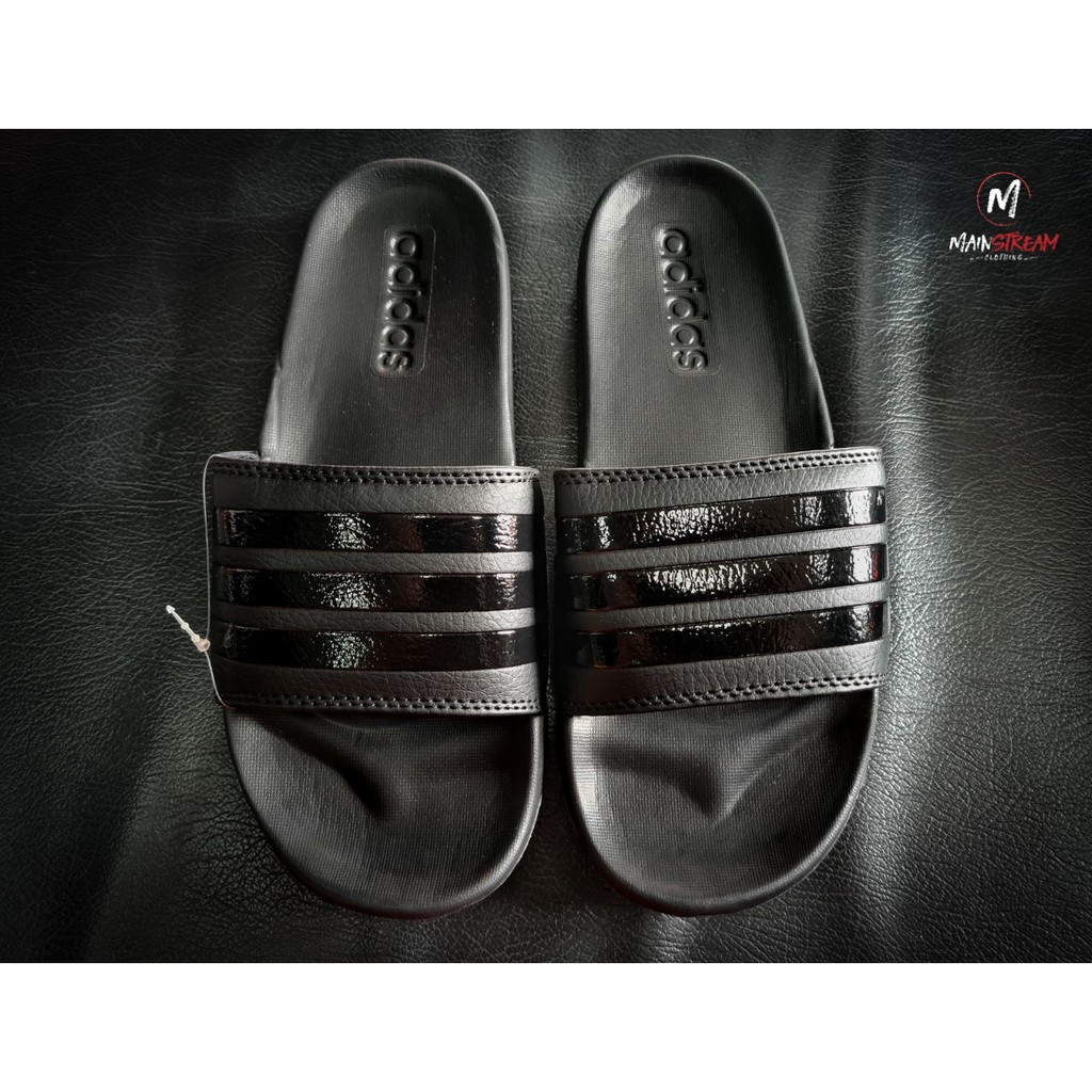 adilette triple black