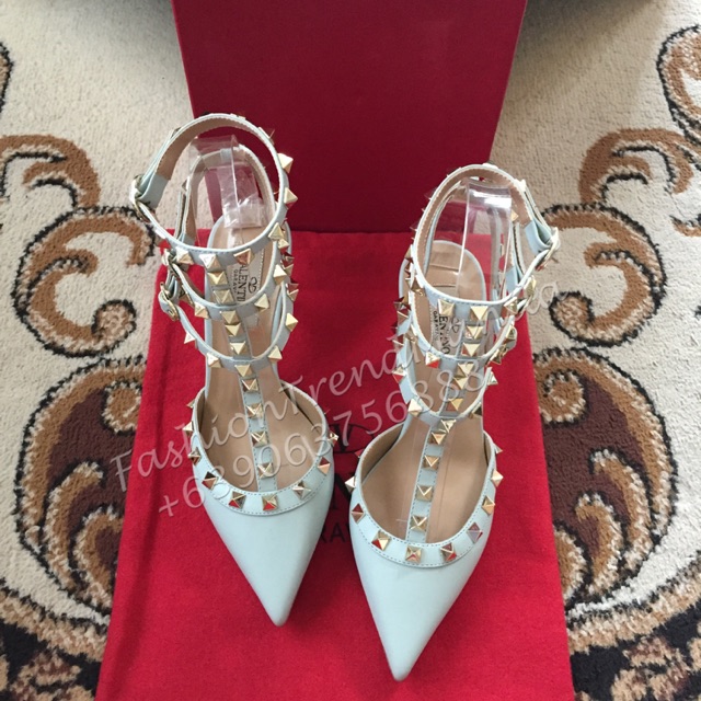 godtgørelse plasticitet hovedsagelig Valentino Rockstud Ankle Strap Kitten Heels Valentino Shoes | Shopee  Philippines
