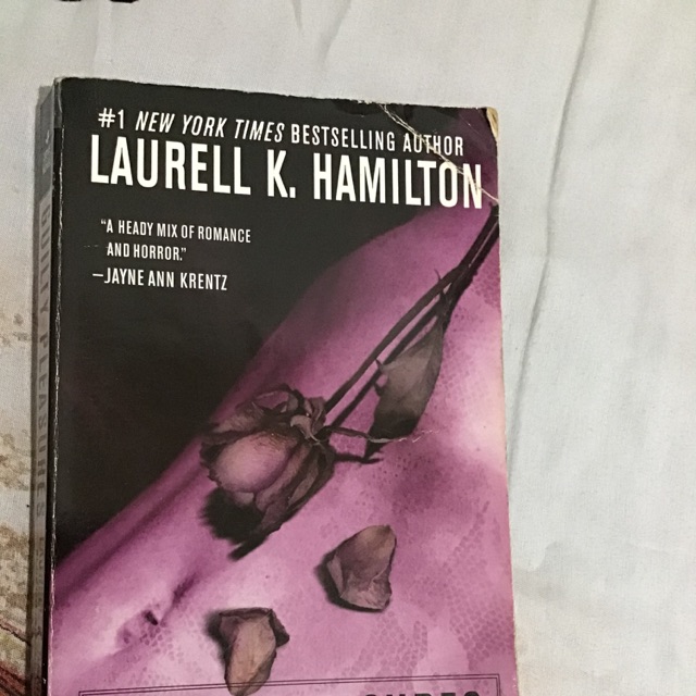Guilty Pleasures An Anita Blake Vampire Hunter Novel Shopee Philippines