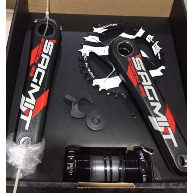 700 x 35c bike tire