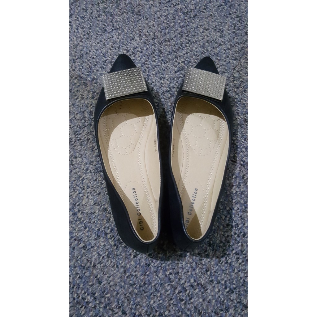 womens black pointed flats