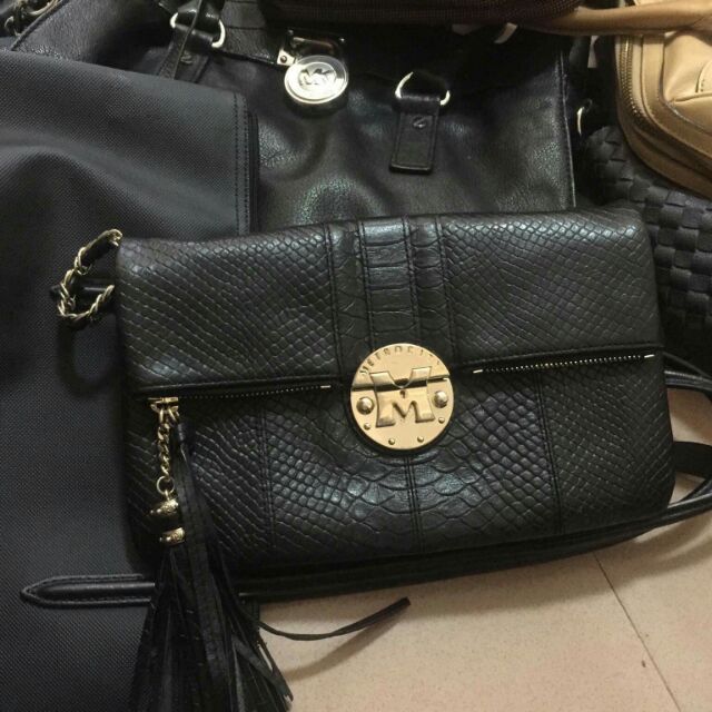 metro city sling bag price