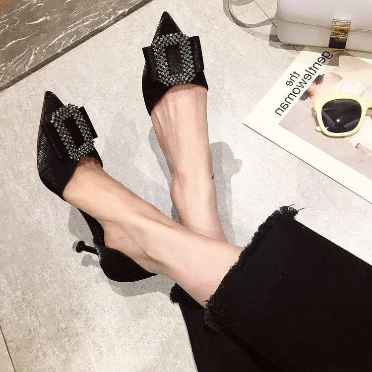 heels for thin feet
