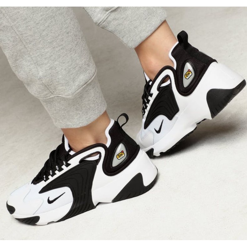 nike zoom 2000 black and white