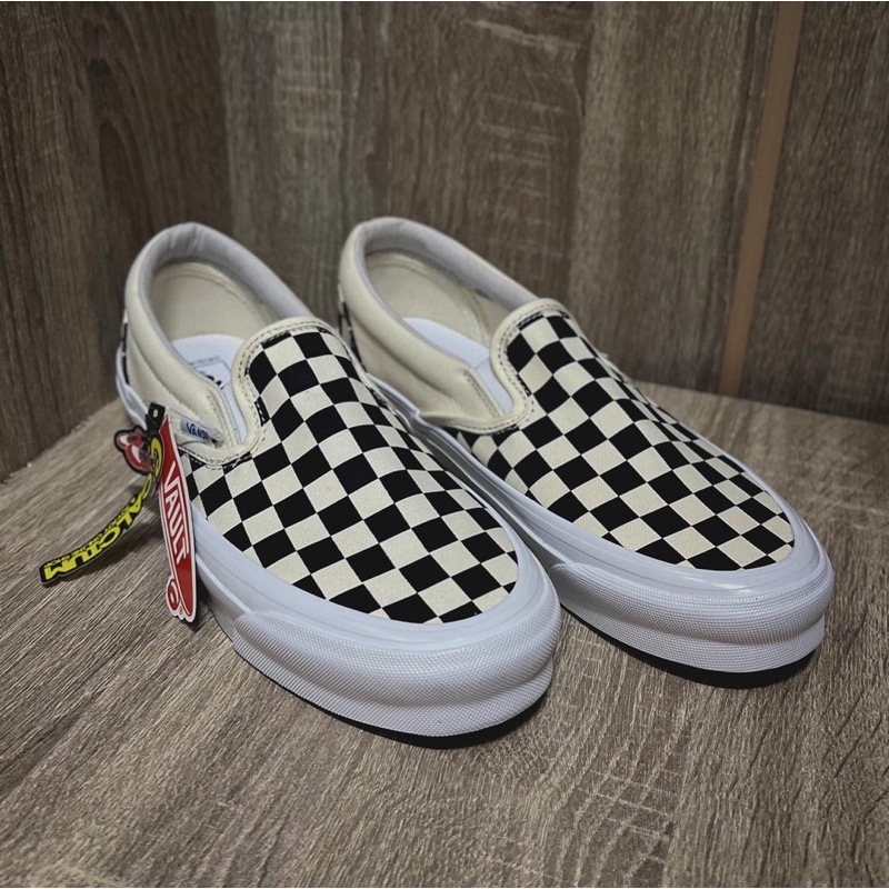 vans slip on checkerboard vault