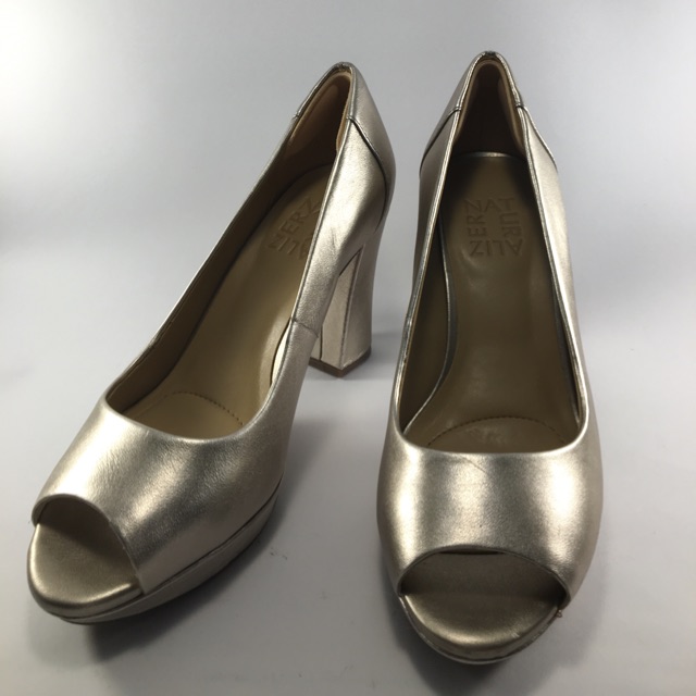 naturalizer gold shoes