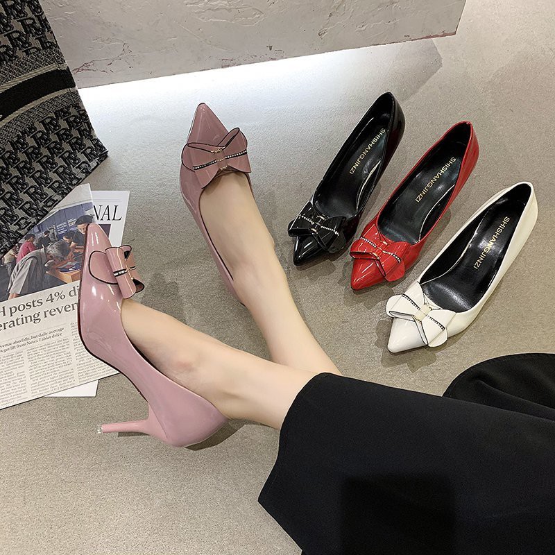 pointy shoes for wide feet