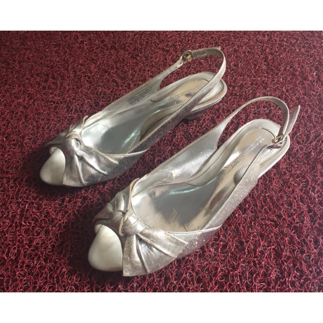 naturalizer silver sandals