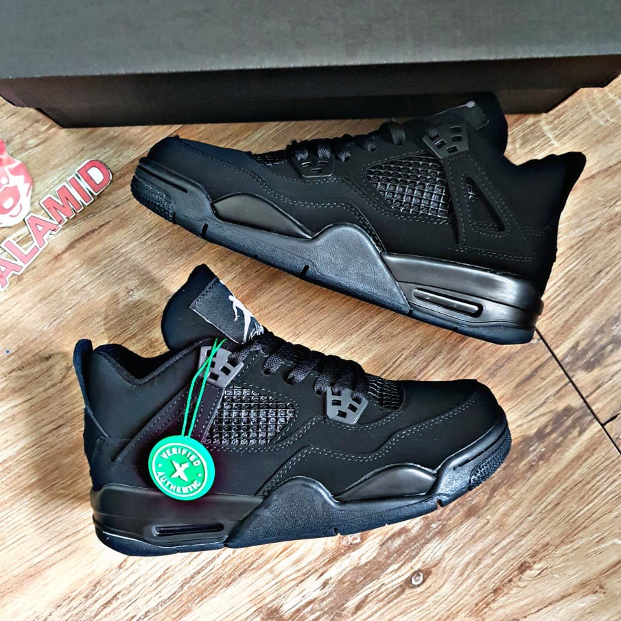 black cat retro 4s