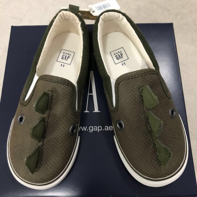 gap dinosaur shoes