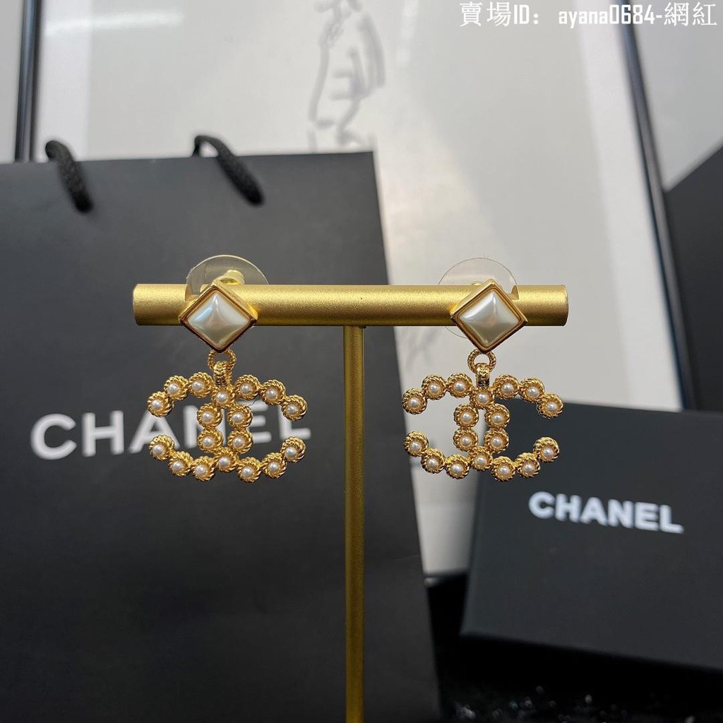 Chanel E1290 Mga Batang Babae Mga Hikaw Mga Hikaw Ng Babae Na Inukit Logo Mga Babae Magandang Mga Re Shopee Philippines