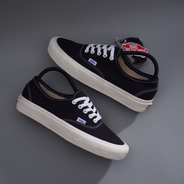 vans authentic vault black