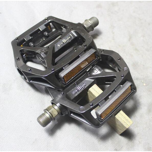 metal bicycle pedals