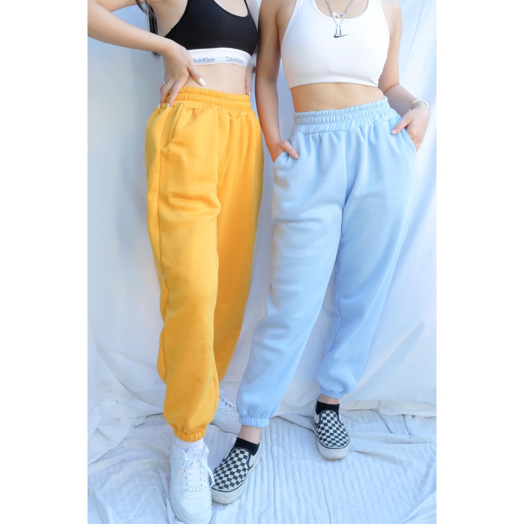baggy sweatpants