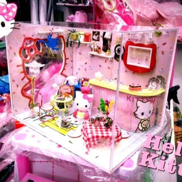 hello kitty mini dolls house