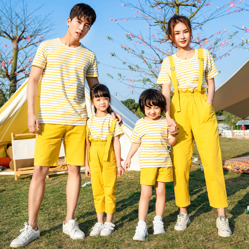 mother father and daughter matching outfits