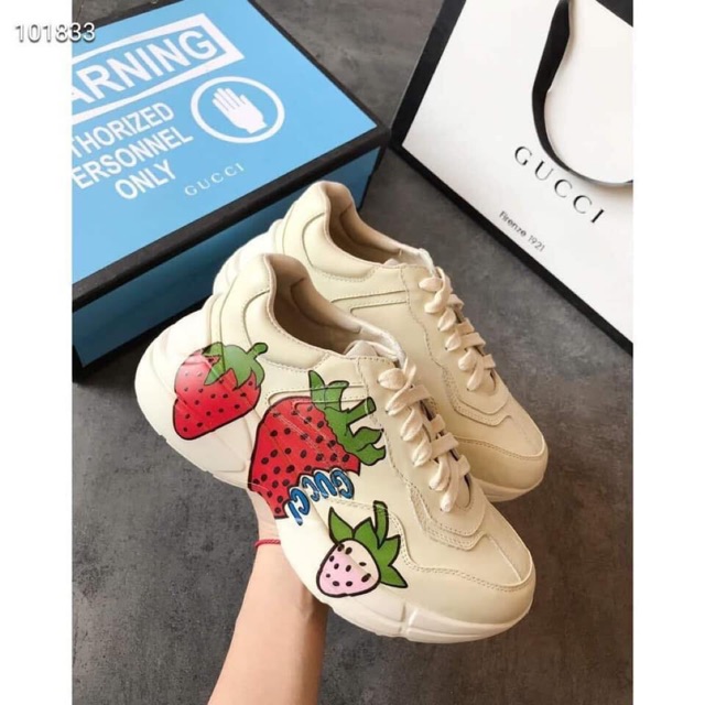 gucci rhyton strawberry