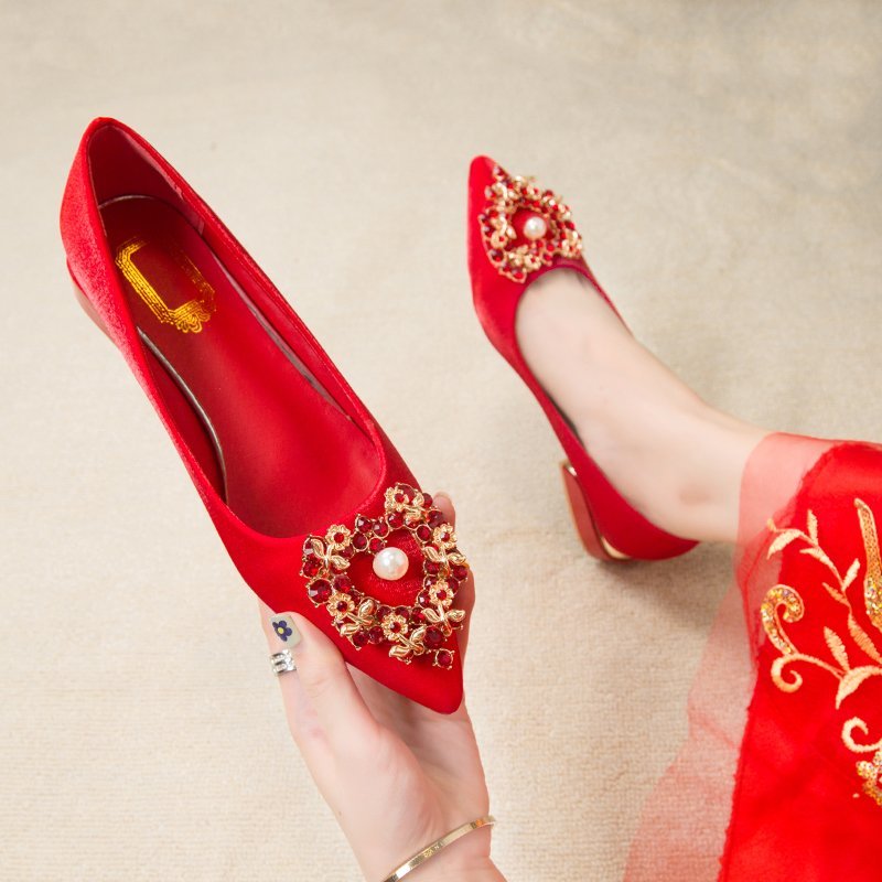 low heel red shoes