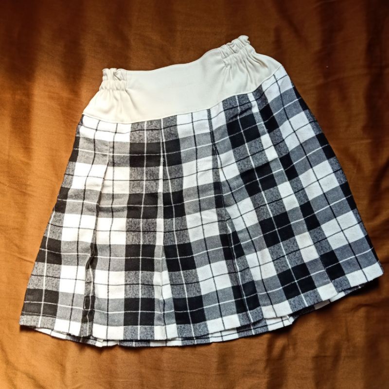 checkered skirt black and white