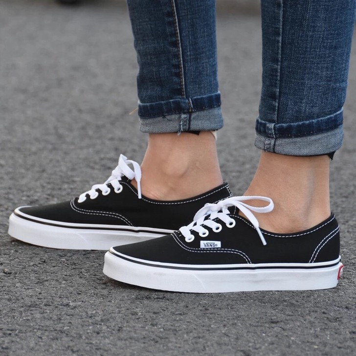 vans authentic black and white