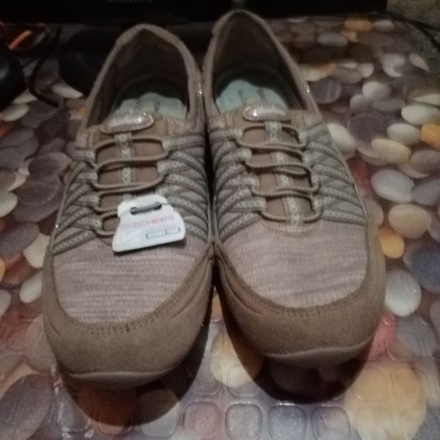 skechers classic fit memory foam womens