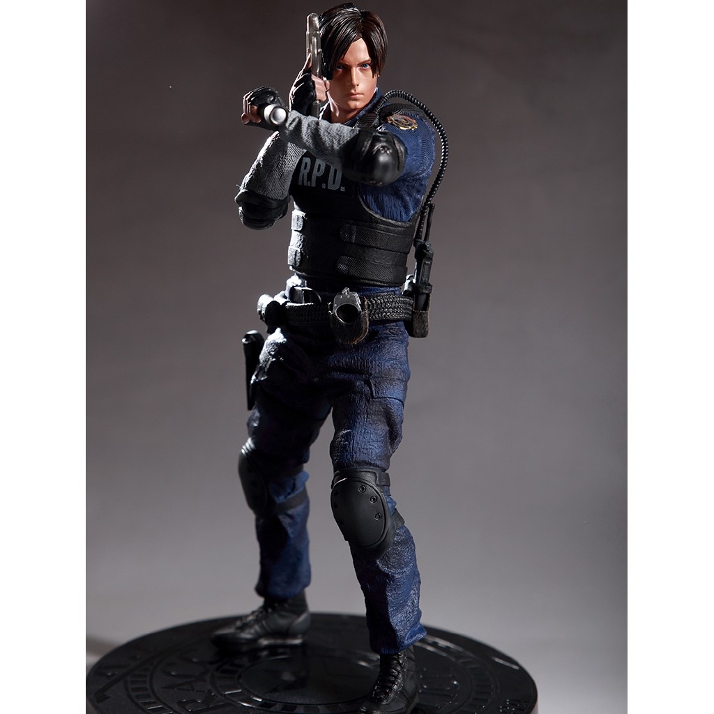 resident evil 2 leon figure