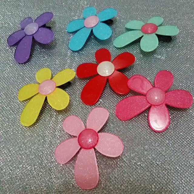 plastic flower hair clips