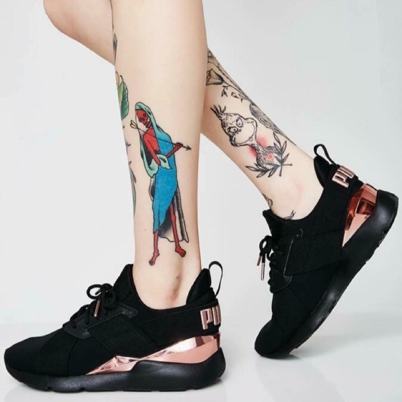 black and gold pumas womens