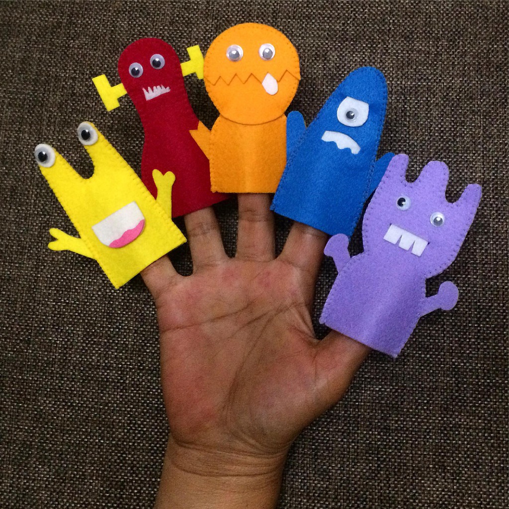 alien finger puppets