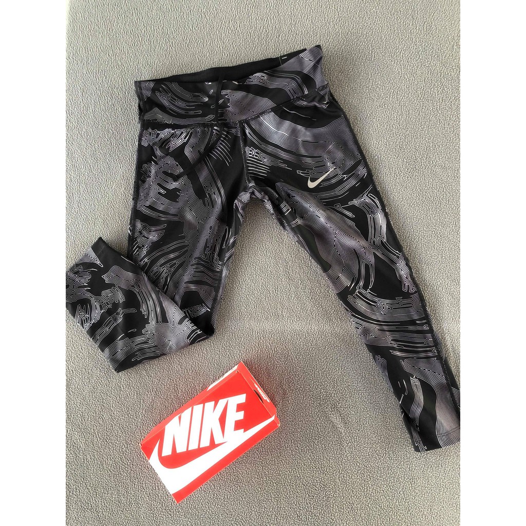 nike essential tight fit