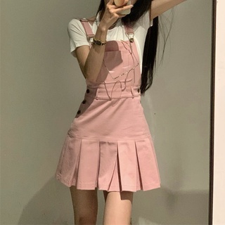 Heart pleated suspender skirt in pink. INS Korean version of the new preppy girly dress. Cute sweet girl. sexy babes