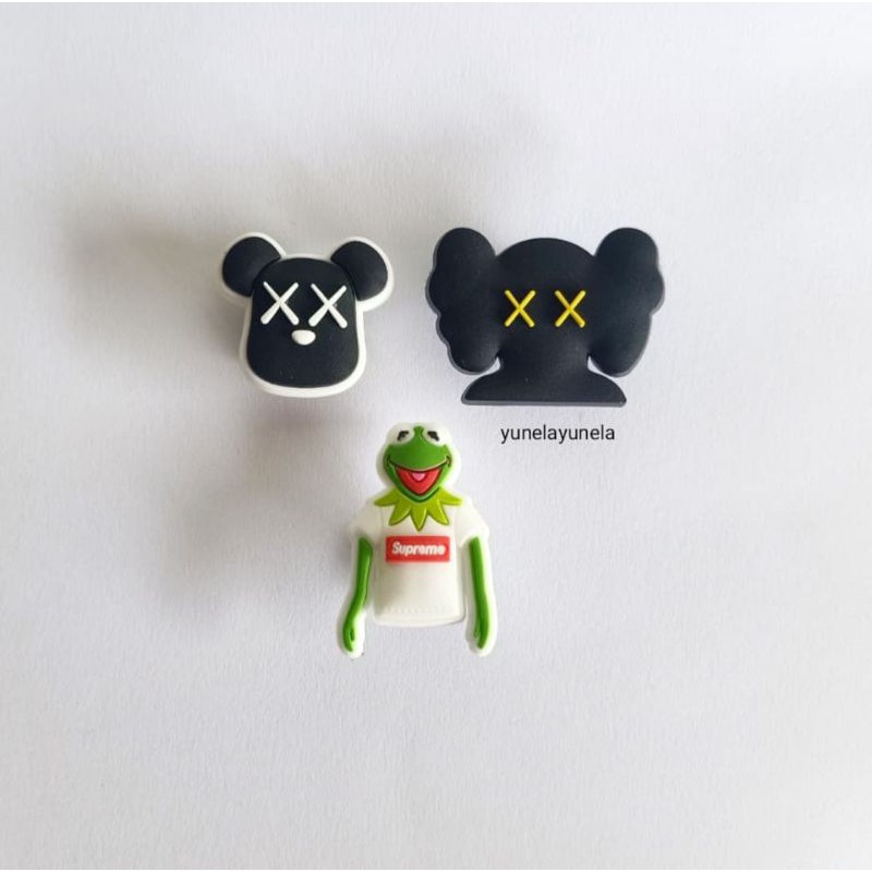 supreme croc jibbitz