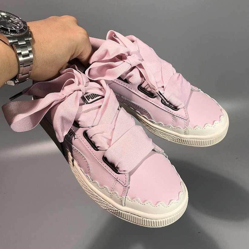 puma pink shoe