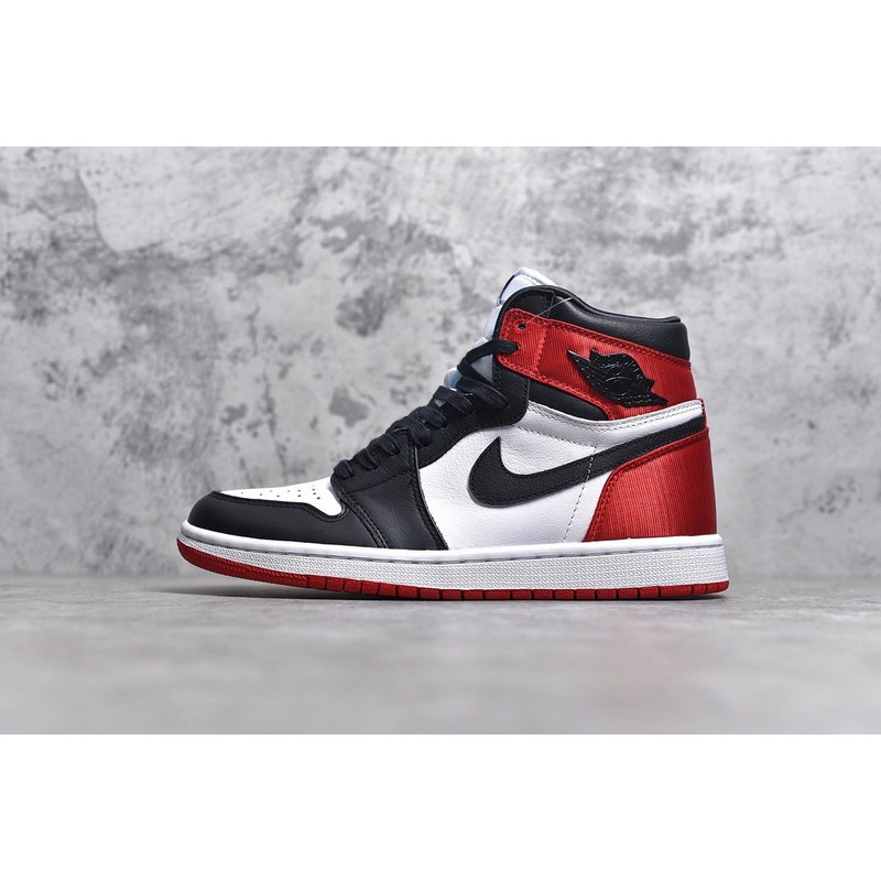 aj1 satin black toe