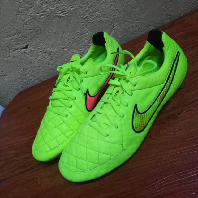 nike soccer sneakers