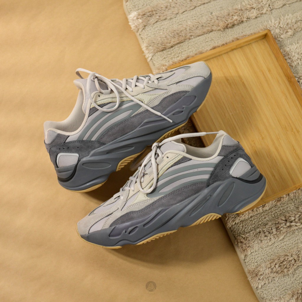 yeezy boost 700 v