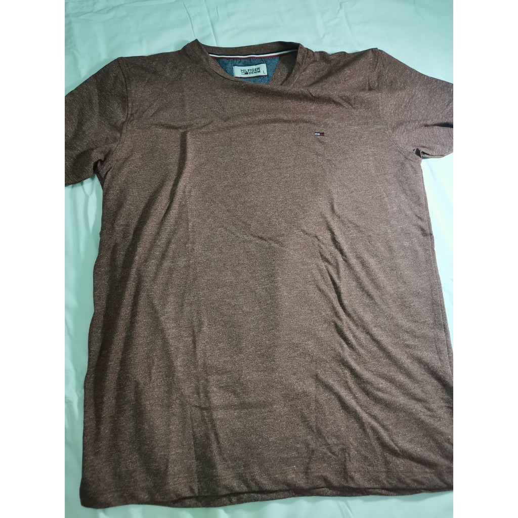 tommy hilfiger maroon t shirt