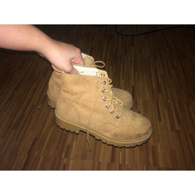 H\u0026M timberland inspired boots. Size:7 