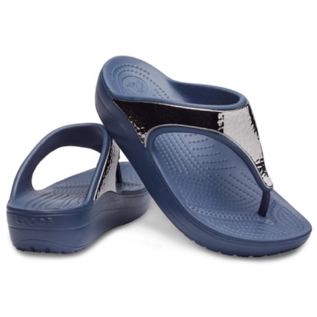 crocs sloane hammered metallic flip