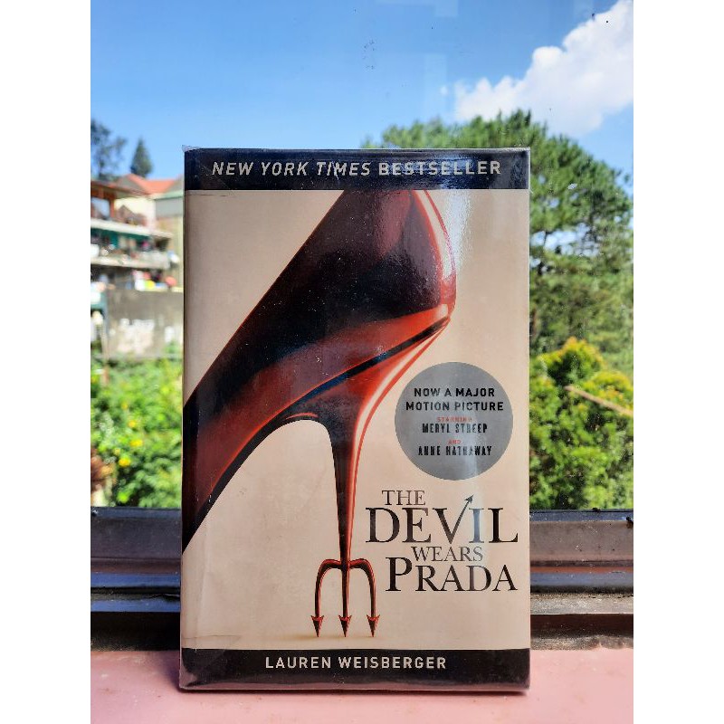 The Devil Wears Prada a Novel by Lauren Weisberger [Paperback] | Shopee  Philippines