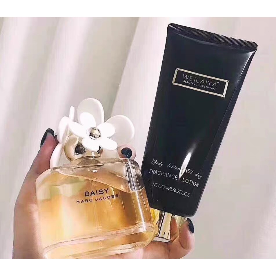 daisy marc jacobs smells like