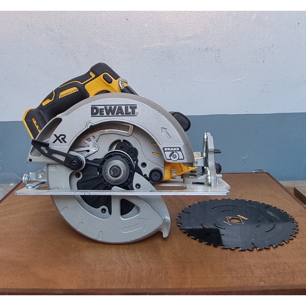 DeWalt DCS570 7 1/4" Brushless Circular Saw 20V Max XR Tool only
