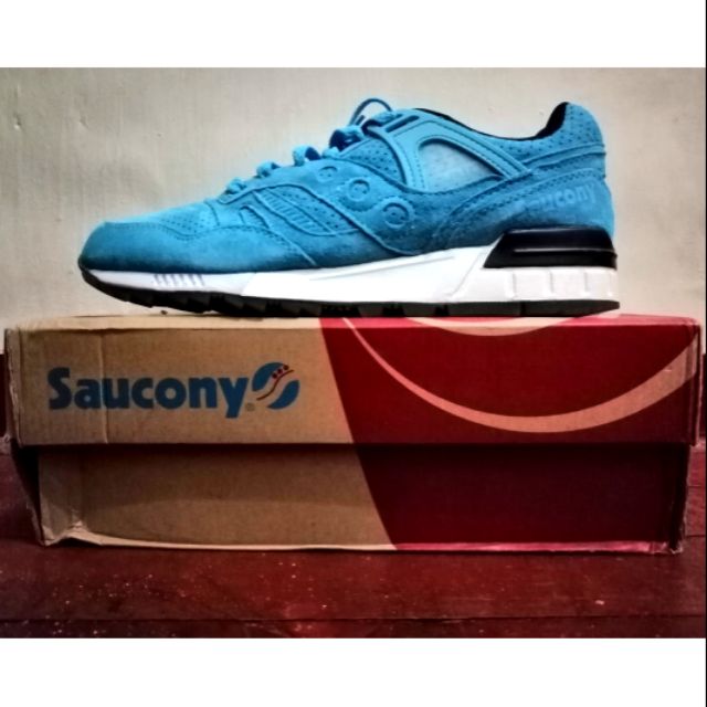 stores that sell saucony