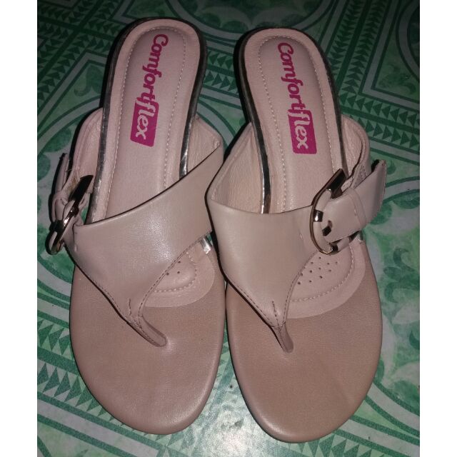 comfortable nude sandals