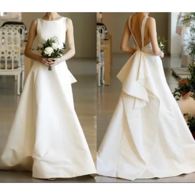 minimalist wedding gown