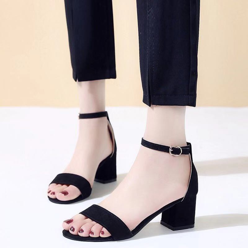 ladies sandal style