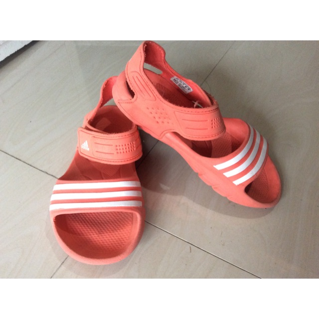 adidas akwah