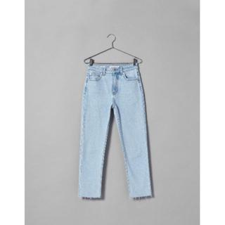 straight cropped bershka